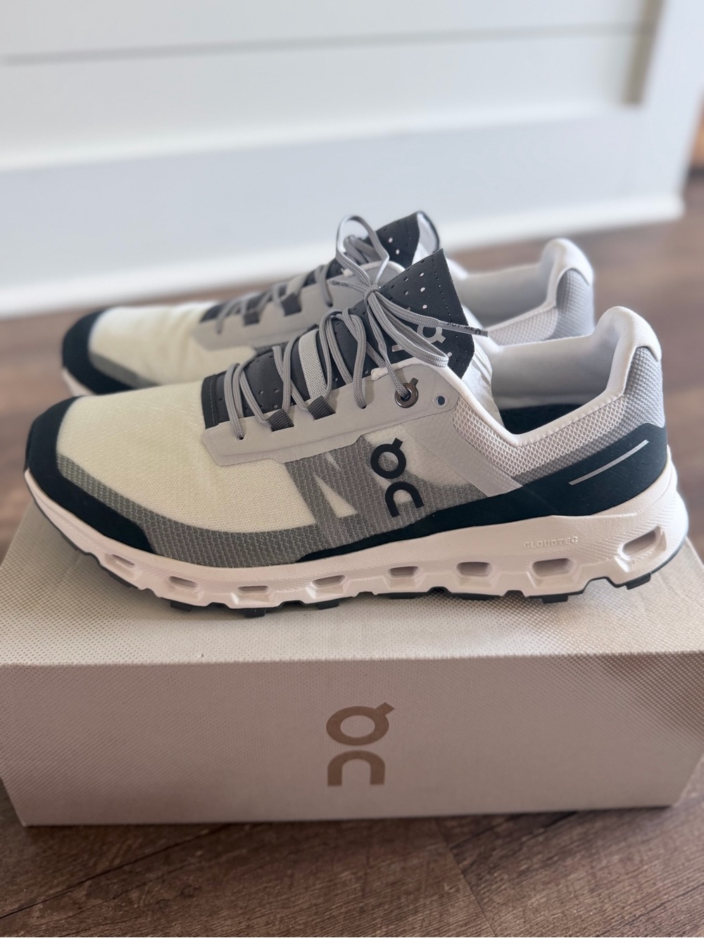 On Cloudswift Men's Athletic Shoes in White/Gray/Black - Picture 5 of 6